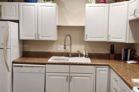 Купить кондоминиум в Плантация, Флорида 2 спальни, 115.38м2, № 1972903 - фото 8