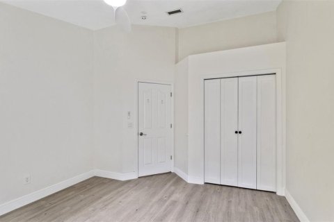 House in Tampa, Florida 4 bedrooms, 180.88 sq.m. № 2209054 - photo 20
