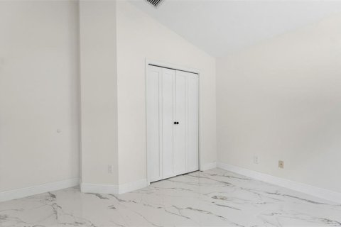 House in Tampa, Florida 4 bedrooms, 180.88 sq.m. № 2209054 - photo 25