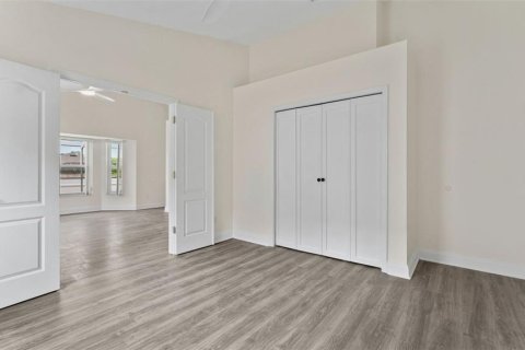 House in Tampa, Florida 4 bedrooms, 180.88 sq.m. № 2209054 - photo 18