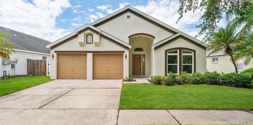 House in Tampa, Florida 4 bedrooms, 180.88 sq.m. № 2209054