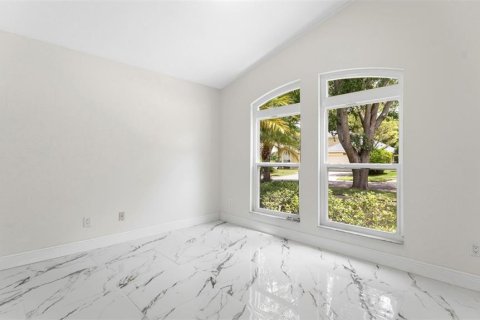 House in Tampa, Florida 4 bedrooms, 180.88 sq.m. № 2209054 - photo 24