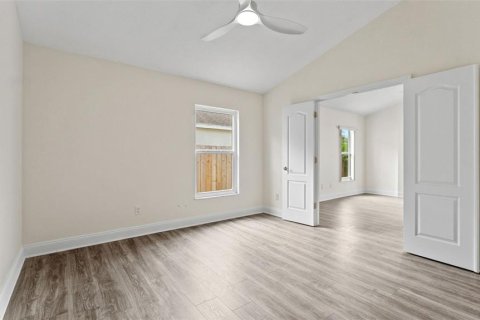 House in Tampa, Florida 4 bedrooms, 180.88 sq.m. № 2209054 - photo 17