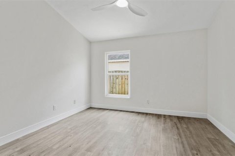 House in Tampa, Florida 4 bedrooms, 180.88 sq.m. № 2209054 - photo 19