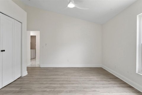 House in Tampa, Florida 4 bedrooms, 180.88 sq.m. № 2209054 - photo 16