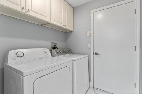 House in Tampa, Florida 4 bedrooms, 180.88 sq.m. № 2209054 - photo 29