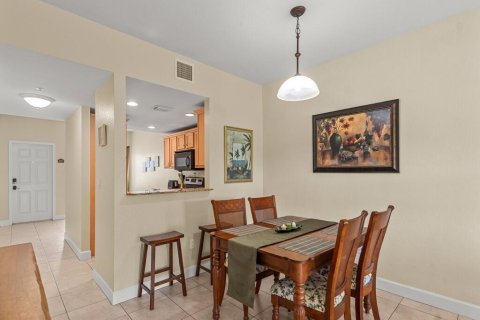 Copropriété à louer à St. Lucie, Floride: 2 chambres, 122.26 m2 № 2275362 - photo 9