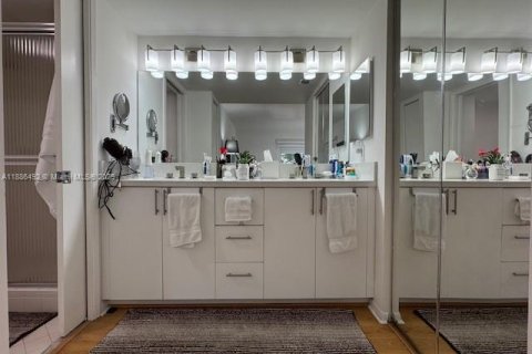 Condo in Pembroke Pines, Florida, 2 bedrooms № 1933141 - photo 21