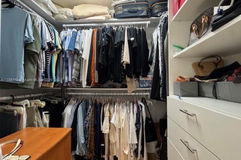 Condo in Pembroke Pines, Florida, 2 bedrooms № 1933141 - photo 20