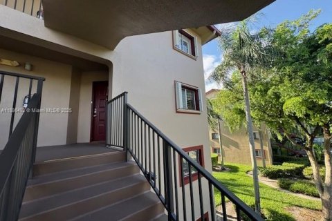 Condo in Pembroke Pines, Florida, 2 bedrooms № 1933141 - photo 3