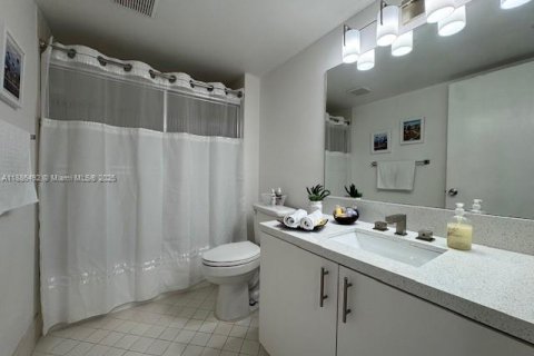 Condo in Pembroke Pines, Florida, 2 bedrooms № 1933141 - photo 17