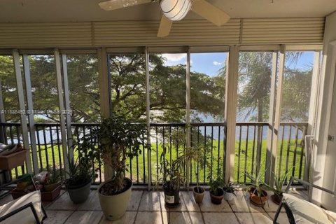 Condo in Pembroke Pines, Florida, 2 bedrooms № 1933141 - photo 25