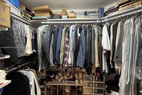 Condo in Pembroke Pines, Florida, 2 bedrooms № 1933141 - photo 13