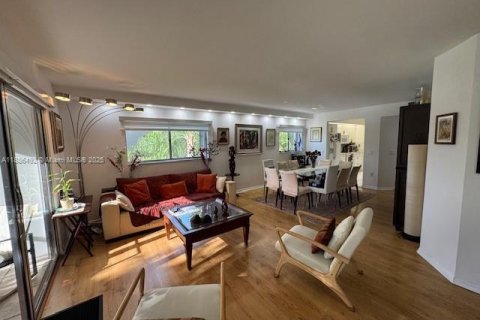 Condo in Pembroke Pines, Florida, 2 bedrooms № 1933141 - photo 24