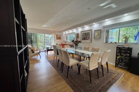 Condo in Pembroke Pines, Florida, 2 bedrooms № 1933141 - photo 27