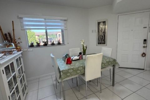 Condo in Pembroke Pines, Florida, 2 bedrooms № 1933141 - photo 30