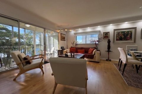 Condo in Pembroke Pines, Florida, 2 bedrooms № 1933141 - photo 23