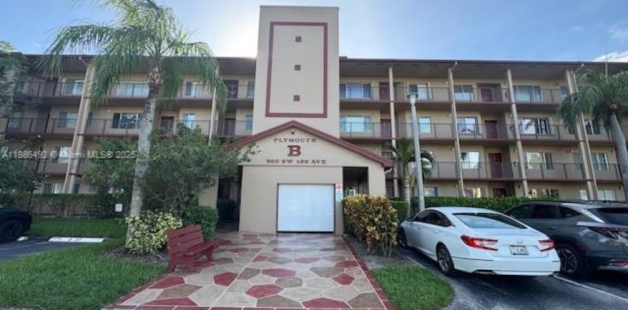 Condominio en Pembroke Pines, Florida, 2 dormitorios № 1933141
