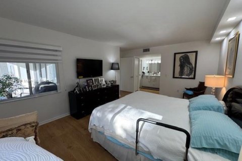 Condo in Pembroke Pines, Florida, 2 bedrooms № 1933141 - photo 19