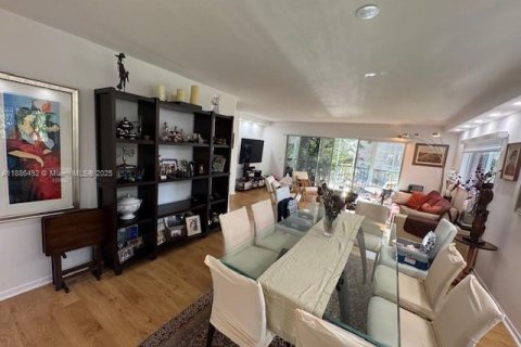 Condo in Pembroke Pines, Florida, 2 bedrooms № 1933141 - photo 28