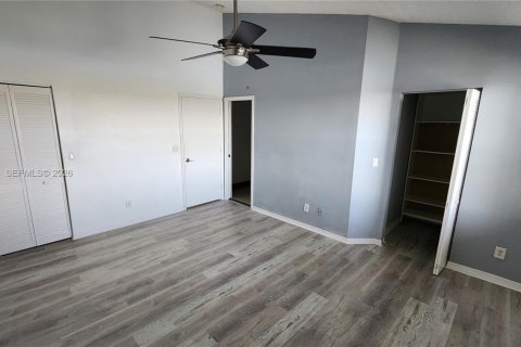 Townhouse in Pembroke Pines, Florida 2 bedrooms, 108.6 sq.m. № 2031676 - photo 9