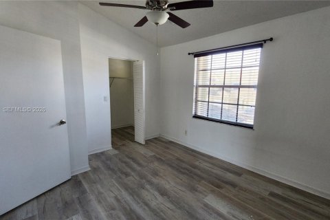 Townhouse in Pembroke Pines, Florida 2 bedrooms, 108.6 sq.m. № 2031676 - photo 13