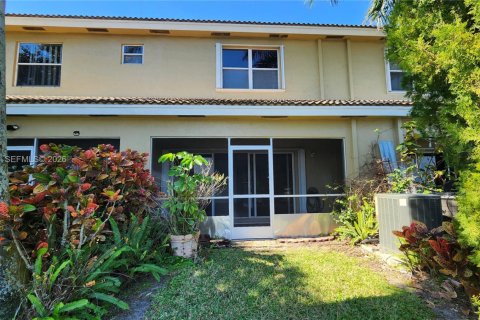 Townhouse in Pembroke Pines, Florida 2 bedrooms, 108.6 sq.m. № 2031676 - photo 3