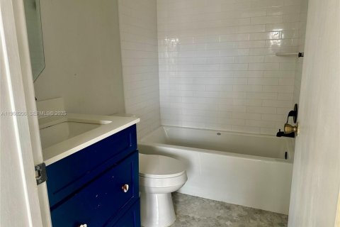 Townhouse in Pembroke Pines, Florida 2 bedrooms, 108.6 sq.m. № 2031676 - photo 15