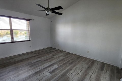 Townhouse in Pembroke Pines, Florida 2 bedrooms, 108.6 sq.m. № 2031676 - photo 8