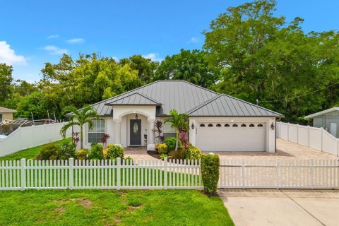 House in Bradenton, Florida 3 bedrooms, 132.57 sq.m. № 2287138