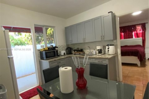 Casa en venta en Miami Gardens, Florida, 3 dormitorios, 165.92 m2 № 1999445 - foto 16