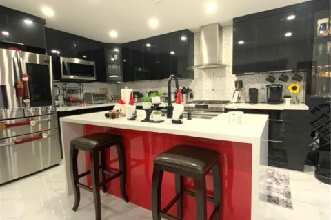 Casa en venta en Miami Gardens, Florida, 3 dormitorios, 165.92 m2 № 1999445 - foto 4