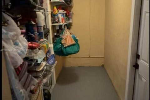 Casa en venta en Miami Gardens, Florida, 3 dormitorios, 165.92 m2 № 1999445 - foto 30