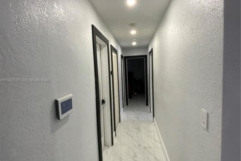 Casa en venta en Miami Gardens, Florida, 3 dormitorios, 165.92 m2 № 1999445 - foto 8