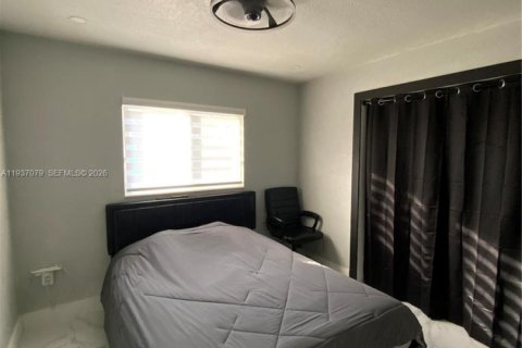 Casa en venta en Miami Gardens, Florida, 3 dormitorios, 165.92 m2 № 1999445 - foto 12