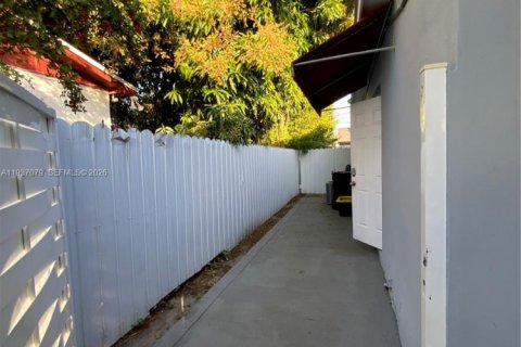 Casa en venta en Miami Gardens, Florida, 3 dormitorios, 165.92 m2 № 1999445 - foto 24