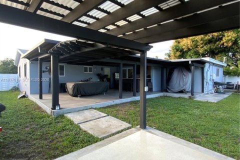 Casa en venta en Miami Gardens, Florida, 3 dormitorios, 165.92 m2 № 1999445 - foto 20