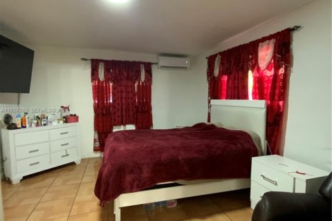 Casa en venta en Miami Gardens, Florida, 3 dormitorios, 165.92 m2 № 1999445 - foto 14