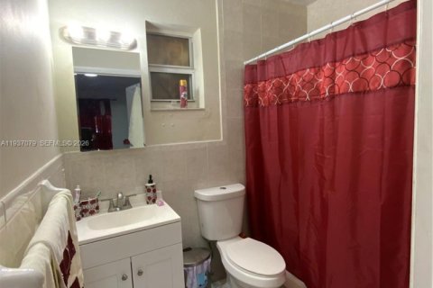 Casa en venta en Miami Gardens, Florida, 3 dormitorios, 165.92 m2 № 1999445 - foto 15