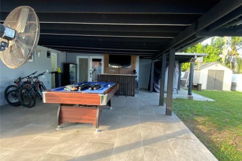 Casa en venta en Miami Gardens, Florida, 3 dormitorios, 165.92 m2 № 1999445 - foto 22