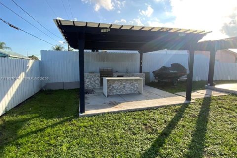 Casa en venta en Miami Gardens, Florida, 3 dormitorios, 165.92 m2 № 1999445 - foto 19