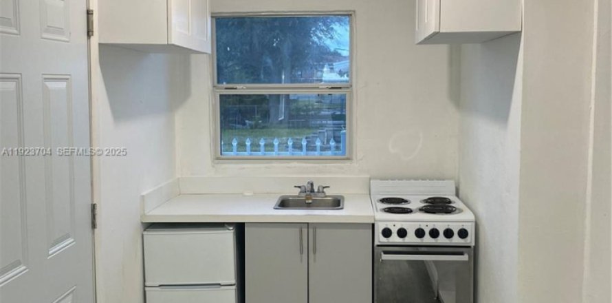 Studio à Opa-locka, Floride № 1982100