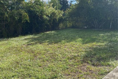 Villa ou maison à louer à Opa-locka, Floride № 1982100 - photo 10