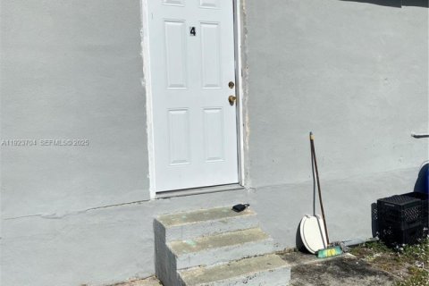 Villa ou maison à louer à Opa-locka, Floride № 1982100 - photo 9