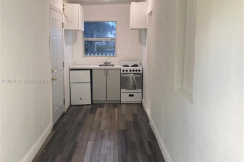 Villa ou maison à louer à Opa-locka, Floride № 1982100 - photo 4