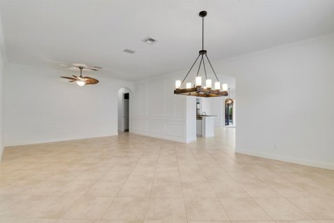 Villa ou maison à vendre à Jupiter, Floride: 4 chambres, 265.14 m2 № 2249713 - photo 4