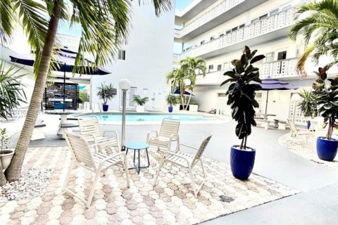 Condo in Hollywood, Florida, 2 bedrooms  № 2068533 - photo 10