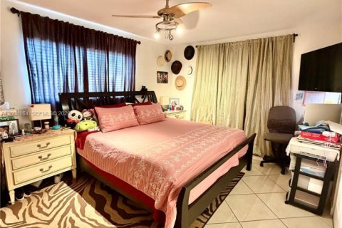 Condo in Hollywood, Florida, 2 bedrooms  № 2068533 - photo 6