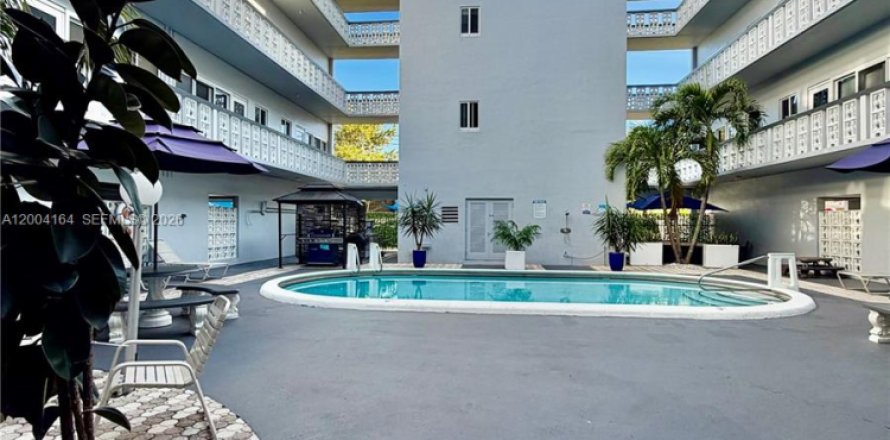 Condo in Hollywood, Florida, 2 bedrooms  № 2068533