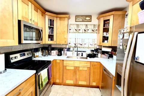 Condo in Hollywood, Florida, 2 bedrooms  № 2068533 - photo 3